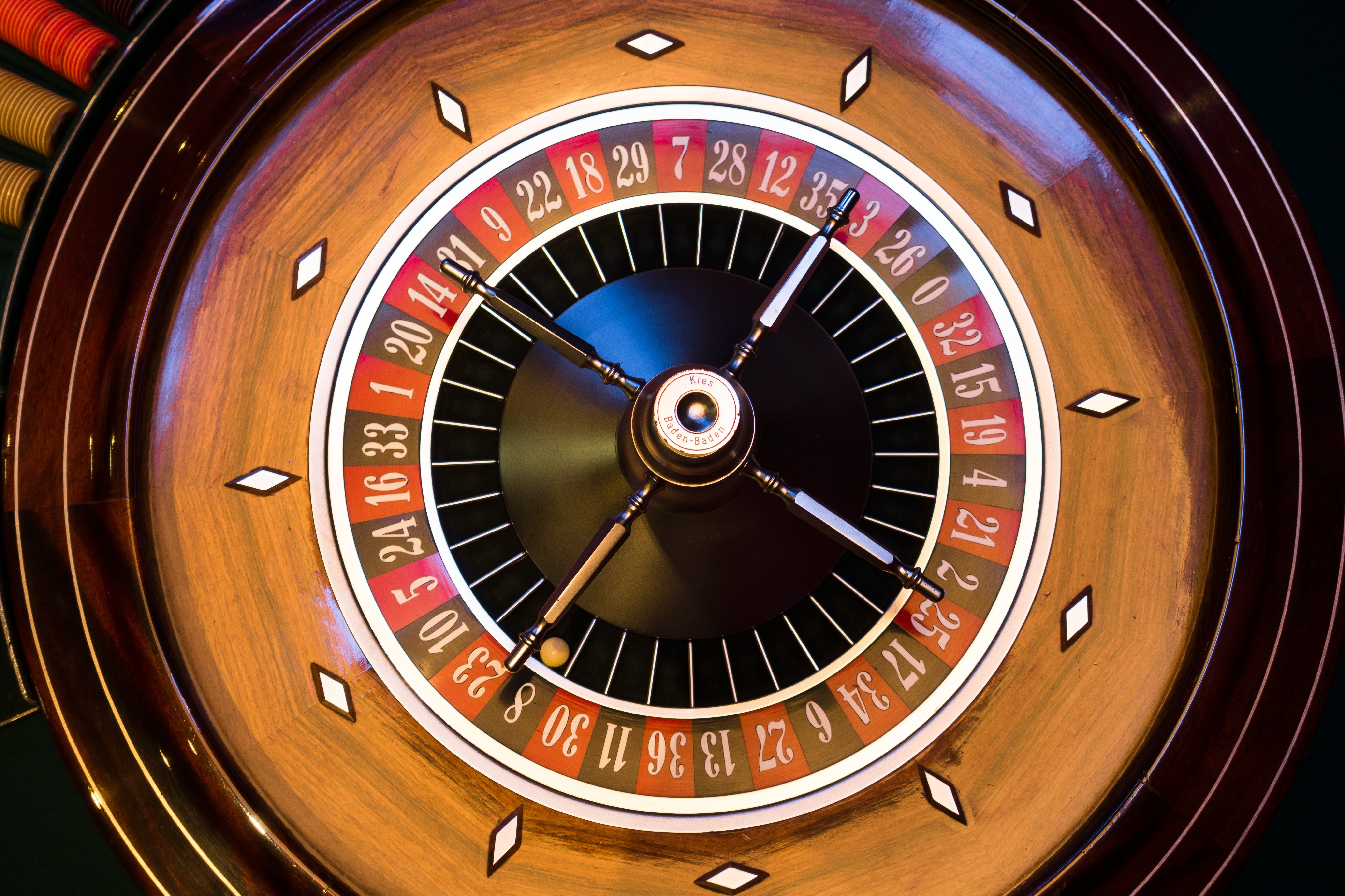brown wooden round frame roulette wheel free image - Peakpx