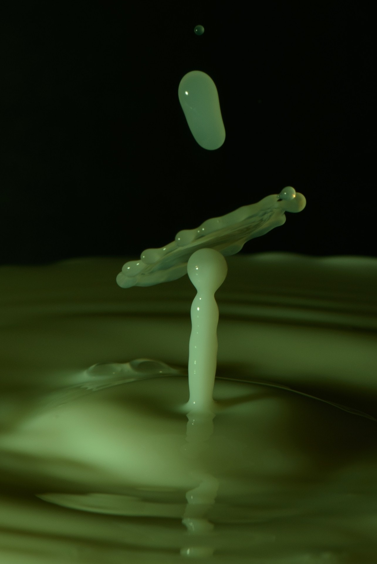 white liquid droplets photoghraphy