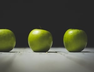 three green apples thumbnail