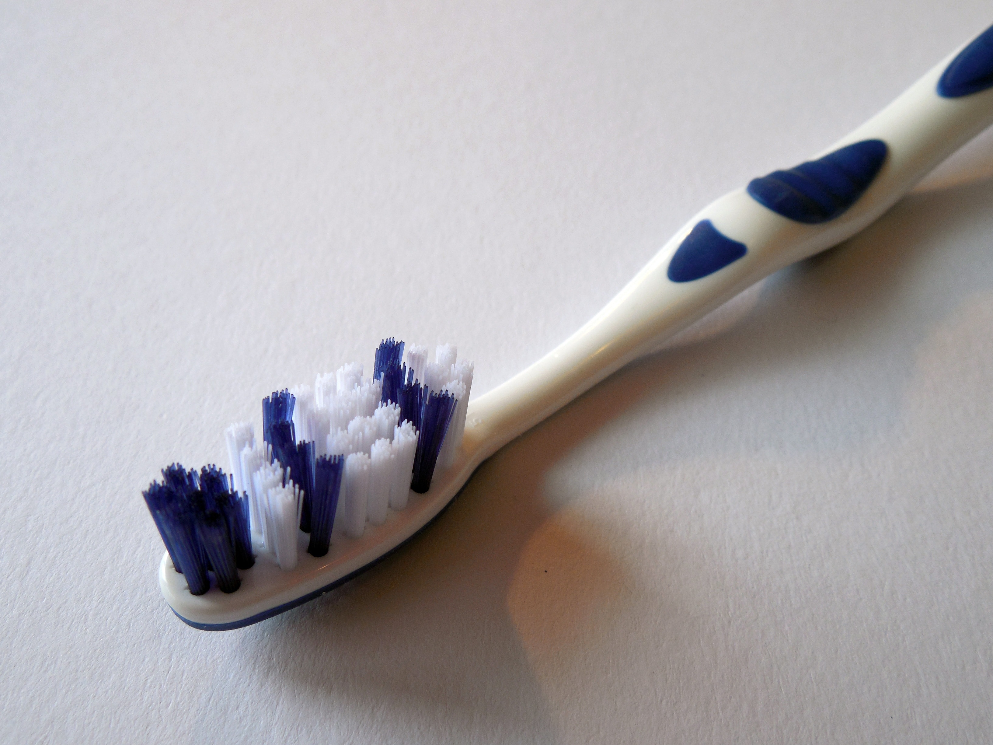 purple and white tooth brush