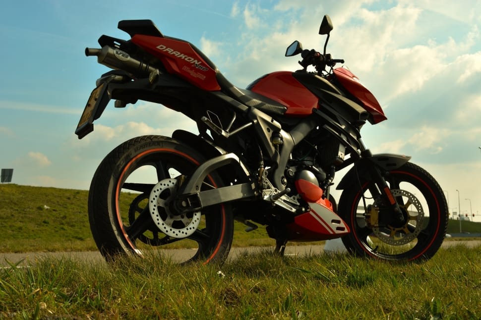 red and silver drakon sports bike preview