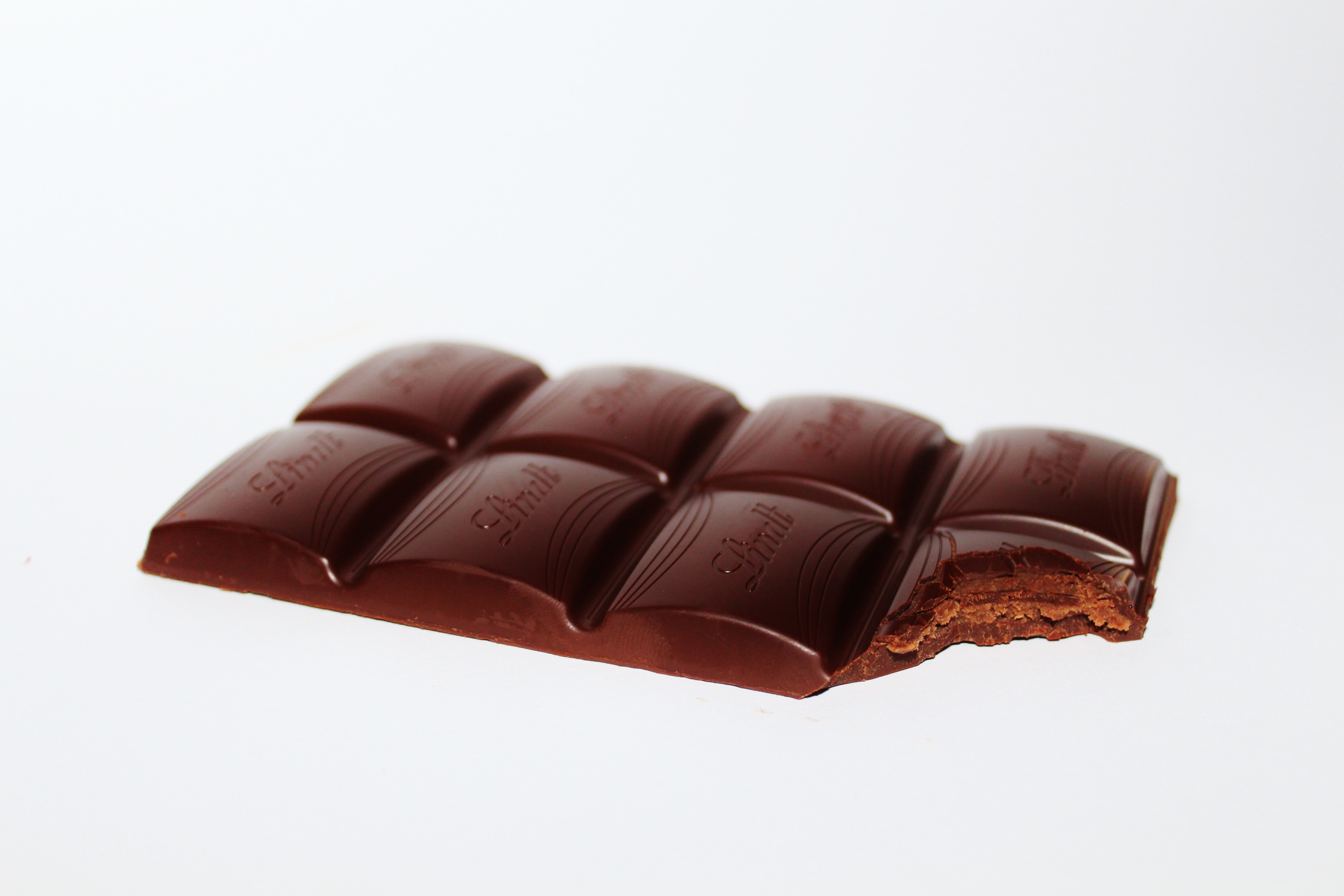 Шоколад п. Плитка шоколада. Шоколадная плитка. Шоколадка плитка. Шоколад с начинкой.