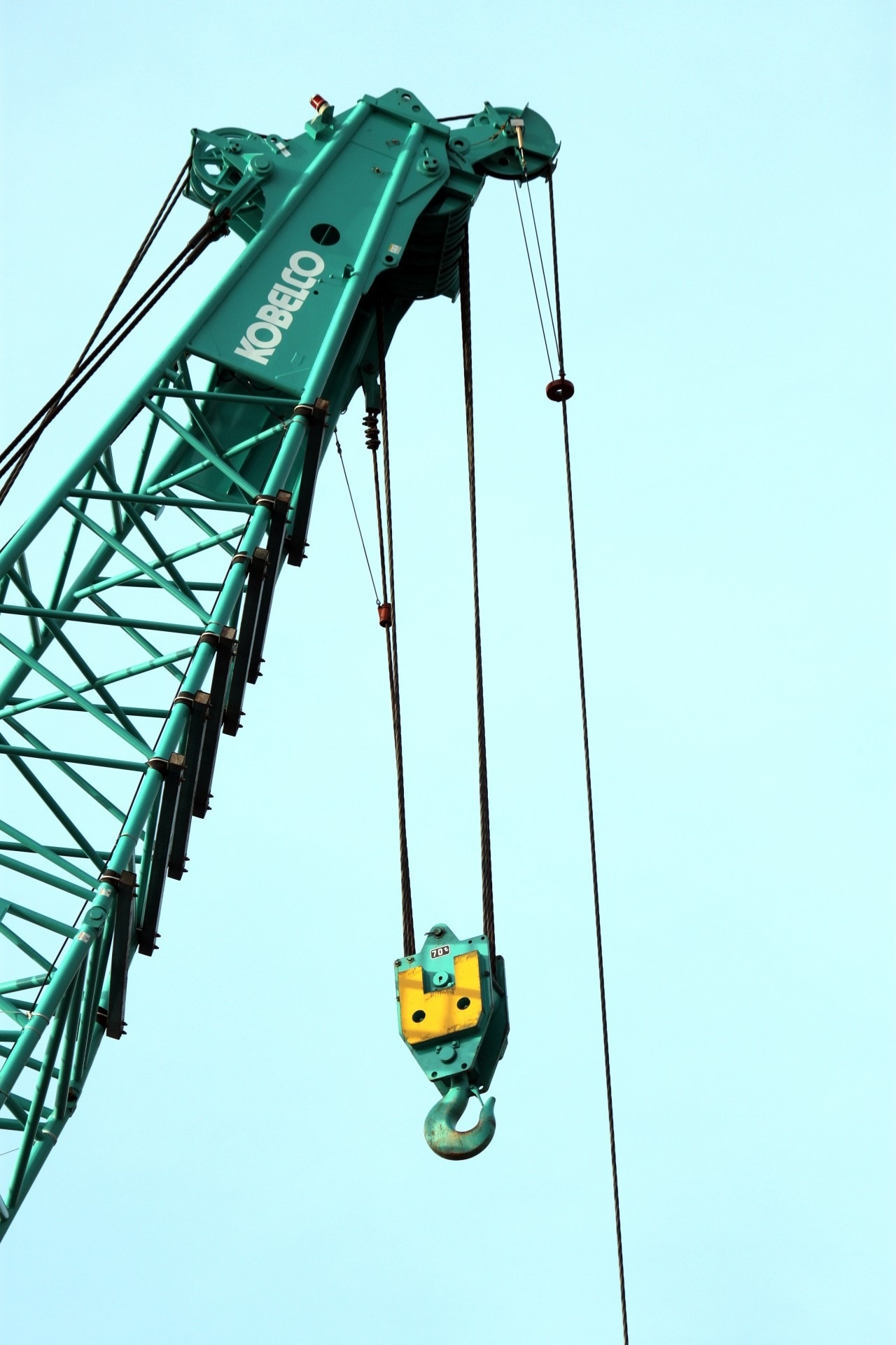 750x1334 wallpaper | green kobelco industrial hoist | Peakpx