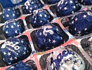 blue and gray chocolate packs thumbnail
