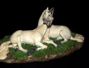 2 white unicorn figurine thumbnail