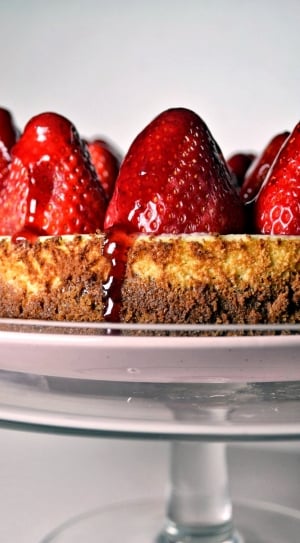 strawberry topping cake thumbnail