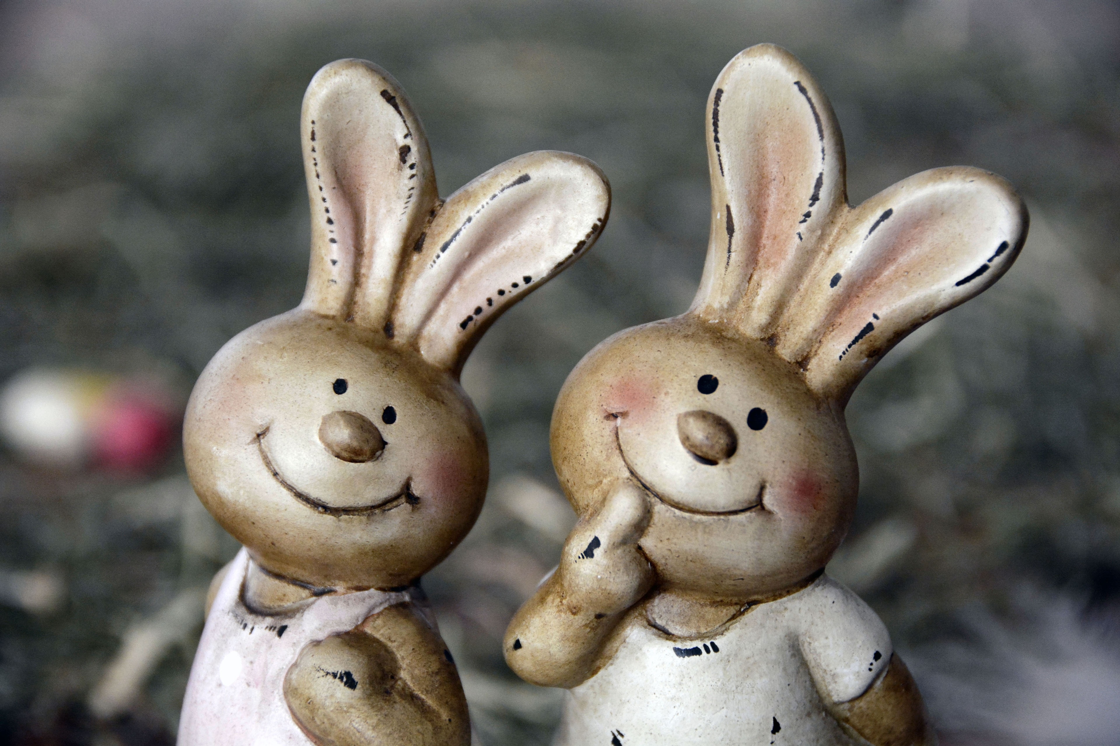 2 brown and white smiling bunny figurine