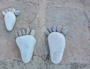 2 pair of feet stone decors thumbnail