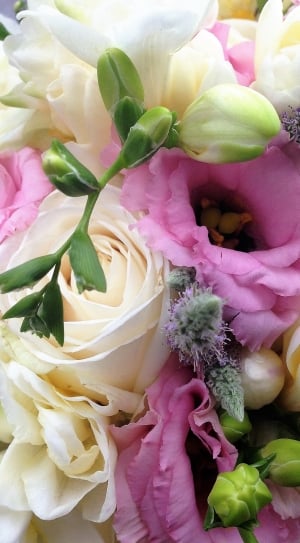 white roses and purple lisianthus arrangement thumbnail