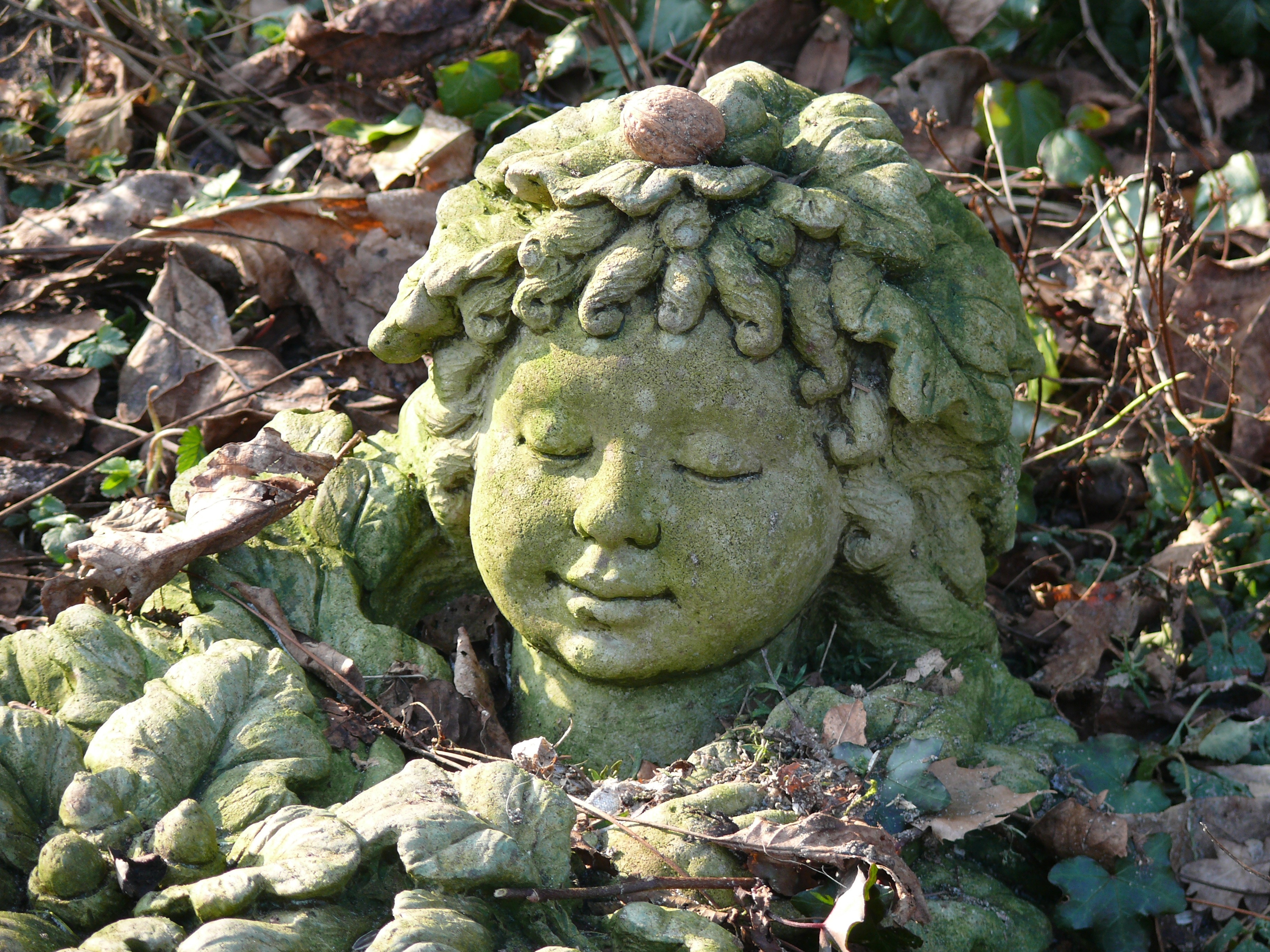 baby's stone bust