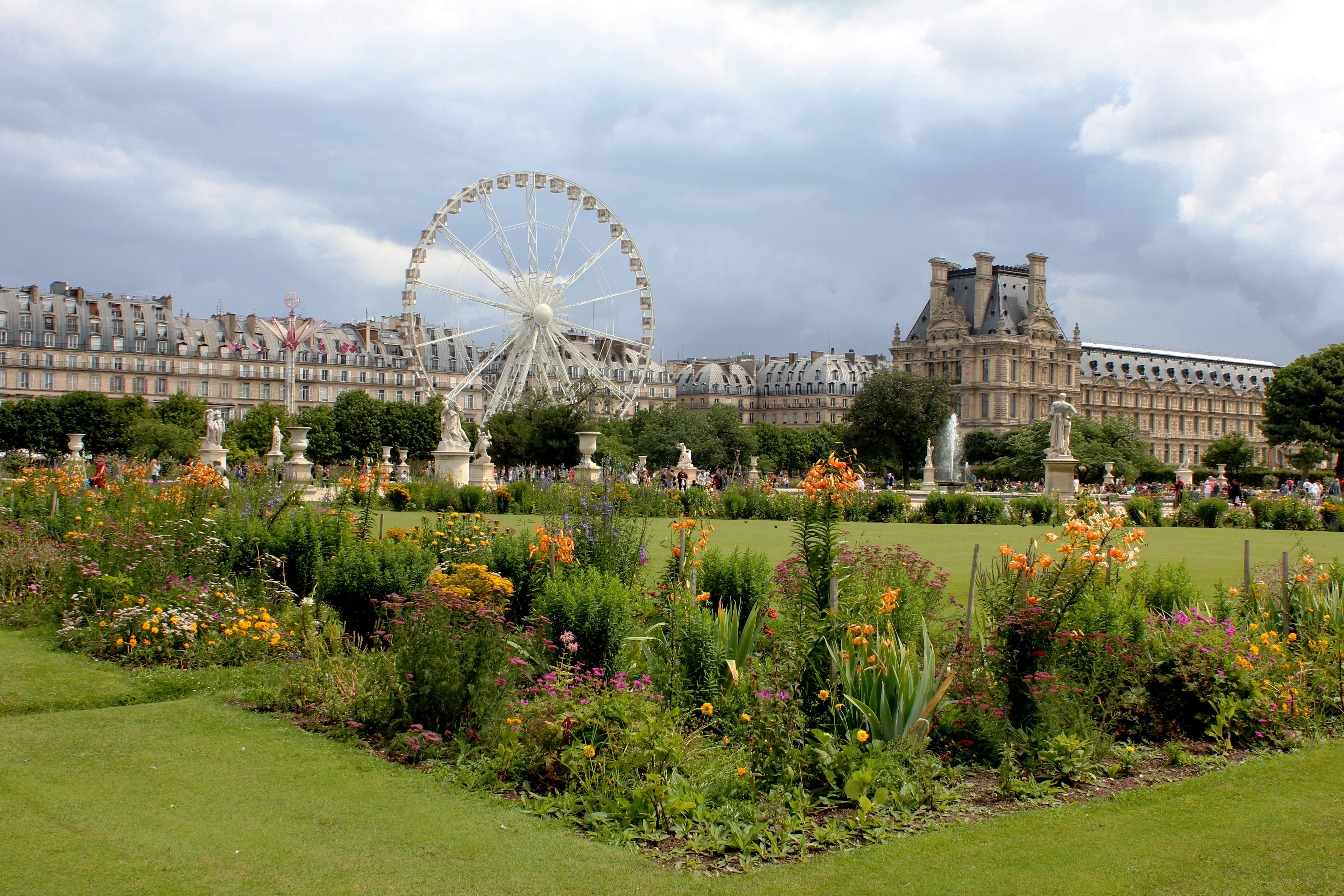 Какой год в париже. Парк Тюильри в Париже. Сад Тюильри Франция. Франция. Париж. Сад Тюильри. Jardin des Tuileries (Париж).