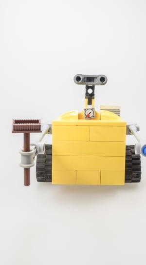 yellow and gray robot toy illustration thumbnail