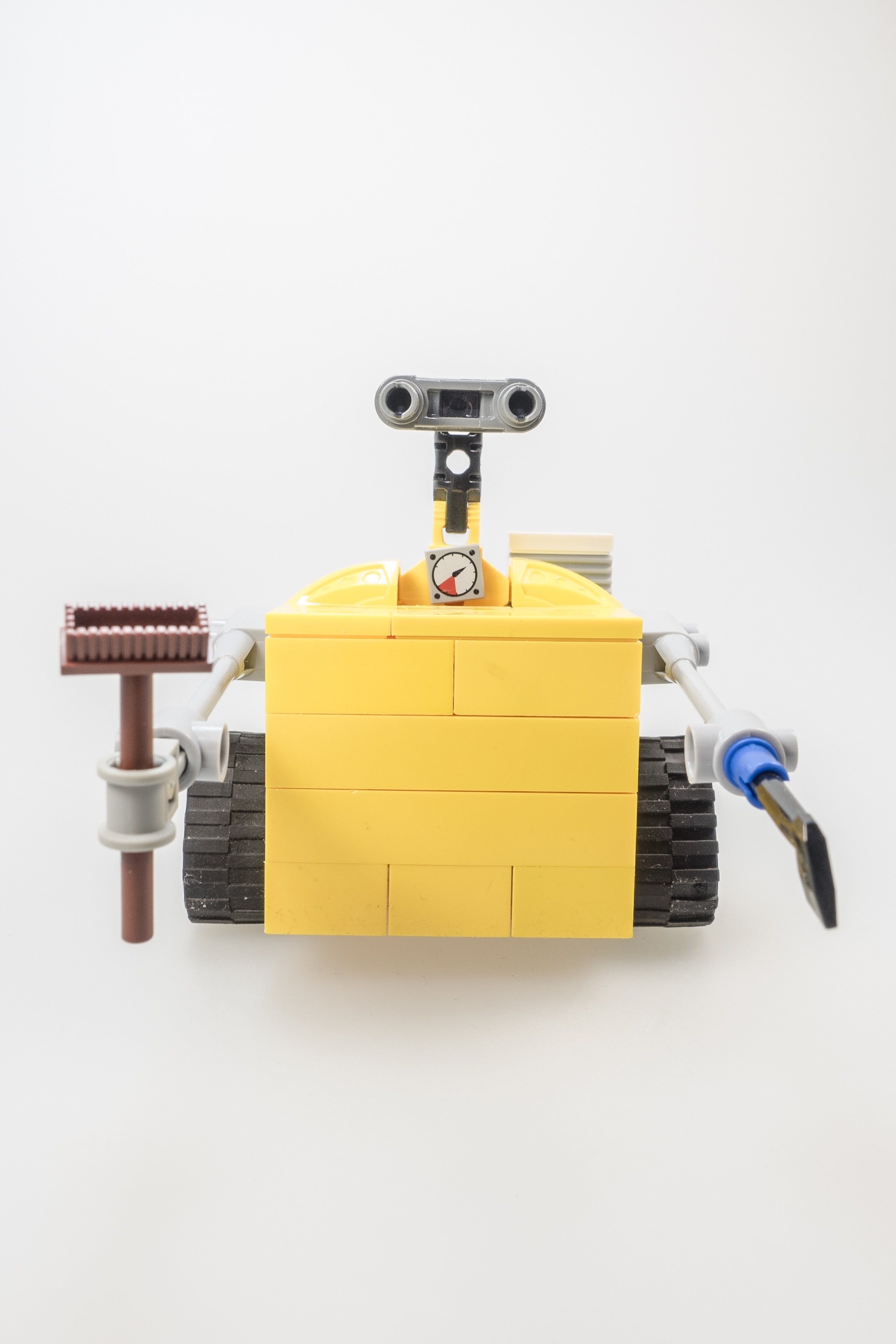 yellow and gray robot toy illustration