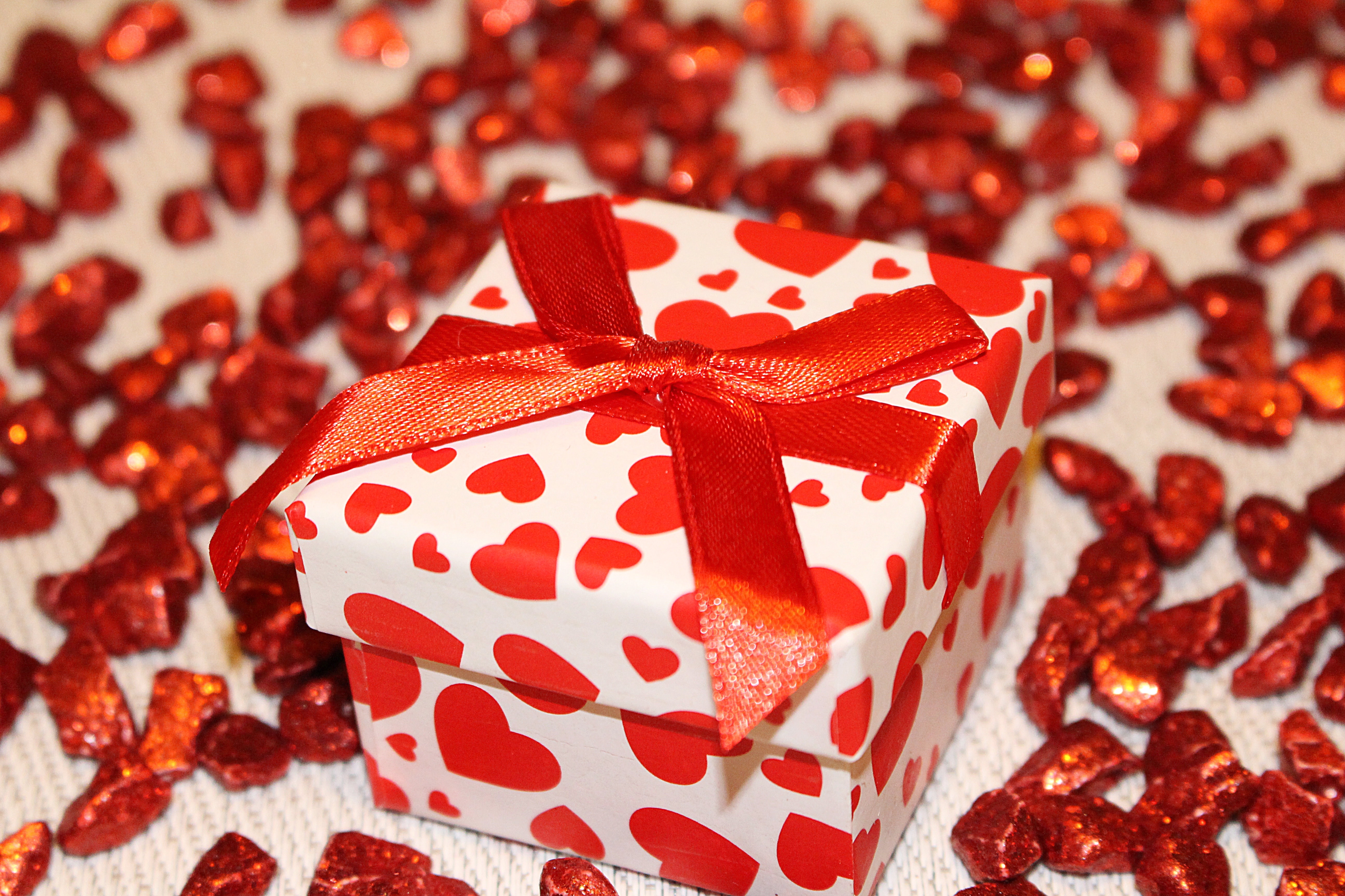 red heart square gift box