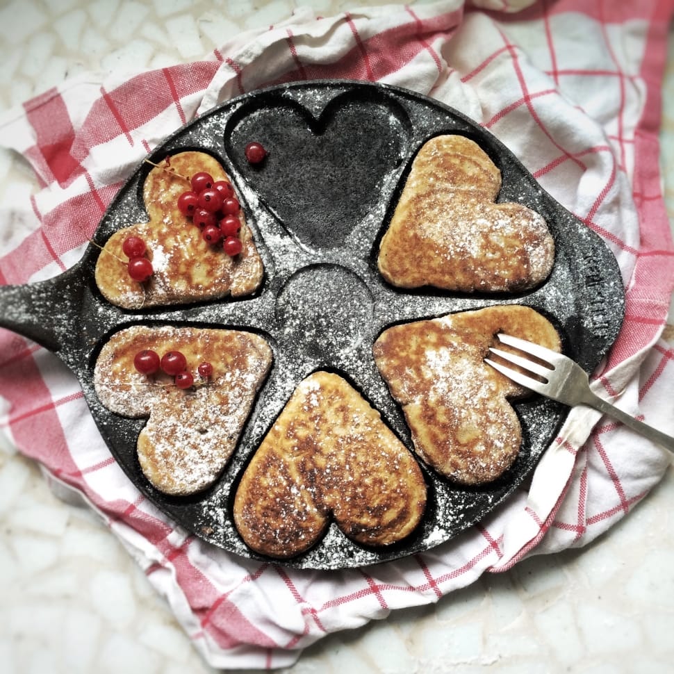 black heart shape food tray preview