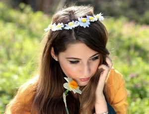 women's white and yellow floral crown thumbnail