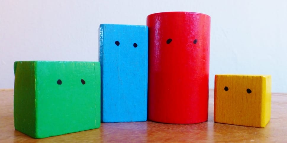 4 red green and yellow wooden blocks preview
