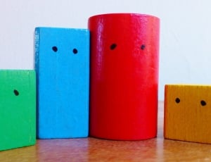 4 red green and yellow wooden blocks thumbnail
