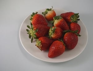 ten red strawberries thumbnail