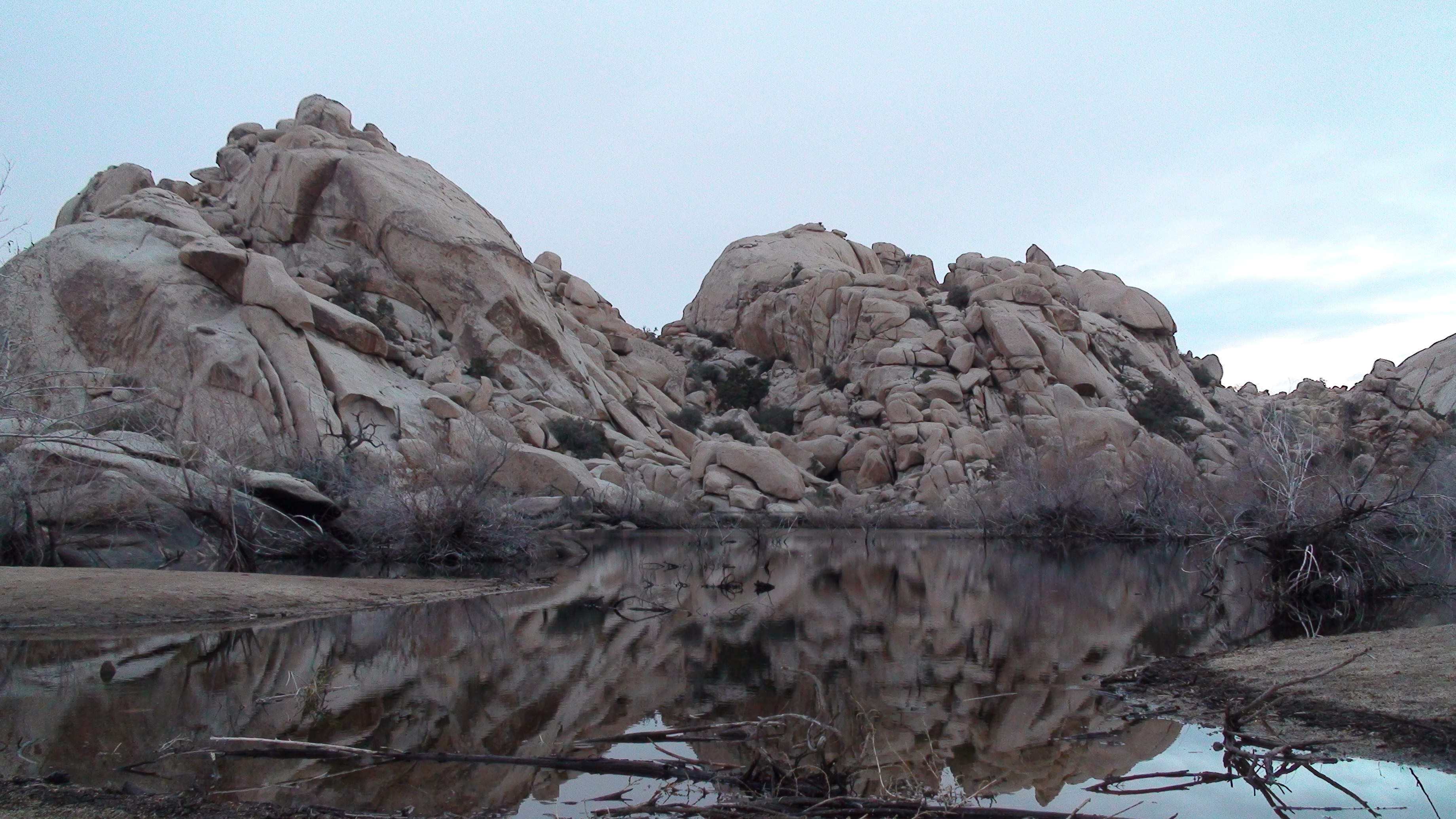 Gray rock. Грязная гора. Гора грязи. Гора из грязи.