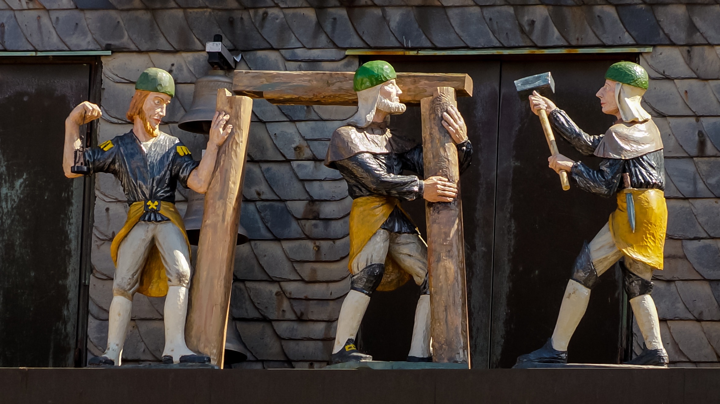 3 men working figurines