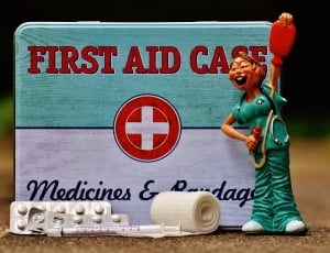 first aid case toy thumbnail