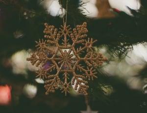 hanged silver snowflake christmas tree ornament close-up focus photo thumbnail