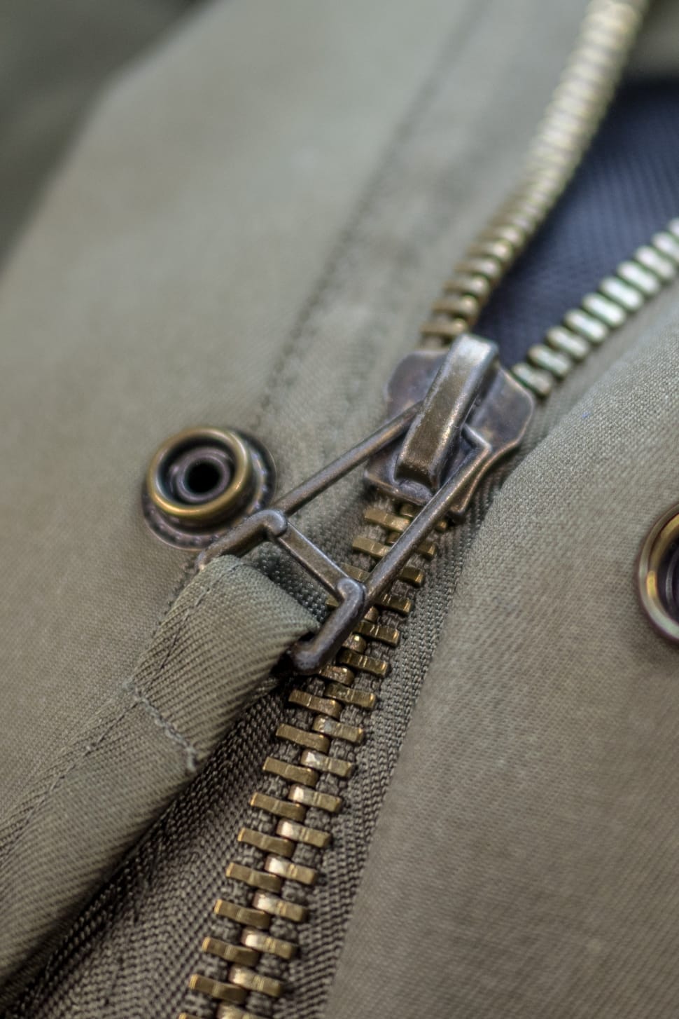 bronze steel zipper preview