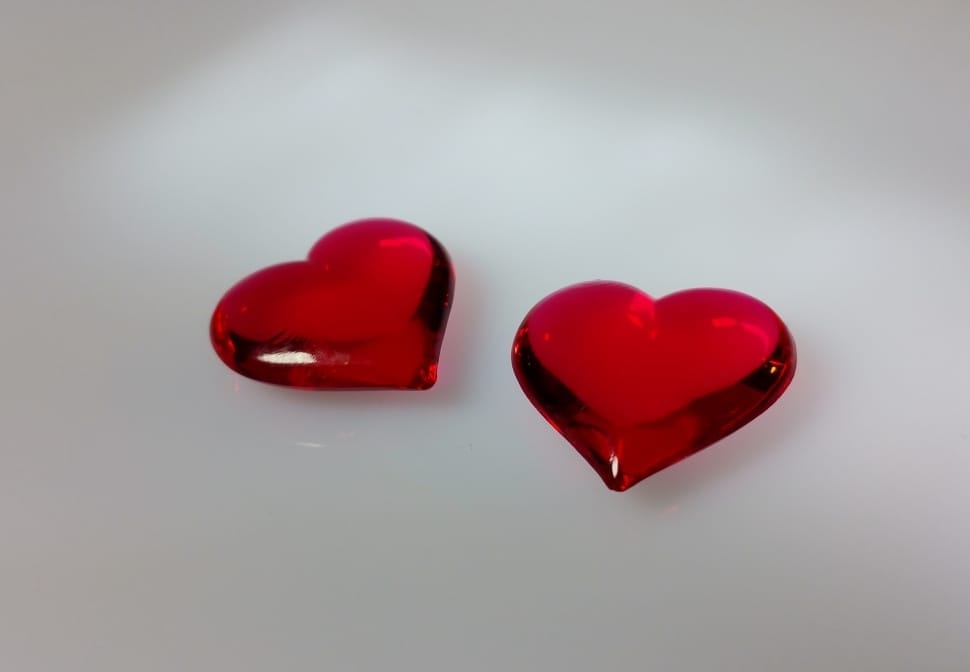 2 red heart shape ornaments preview