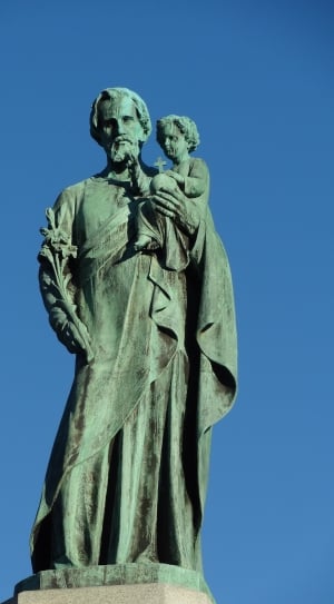 religious statue of father and son thumbnail