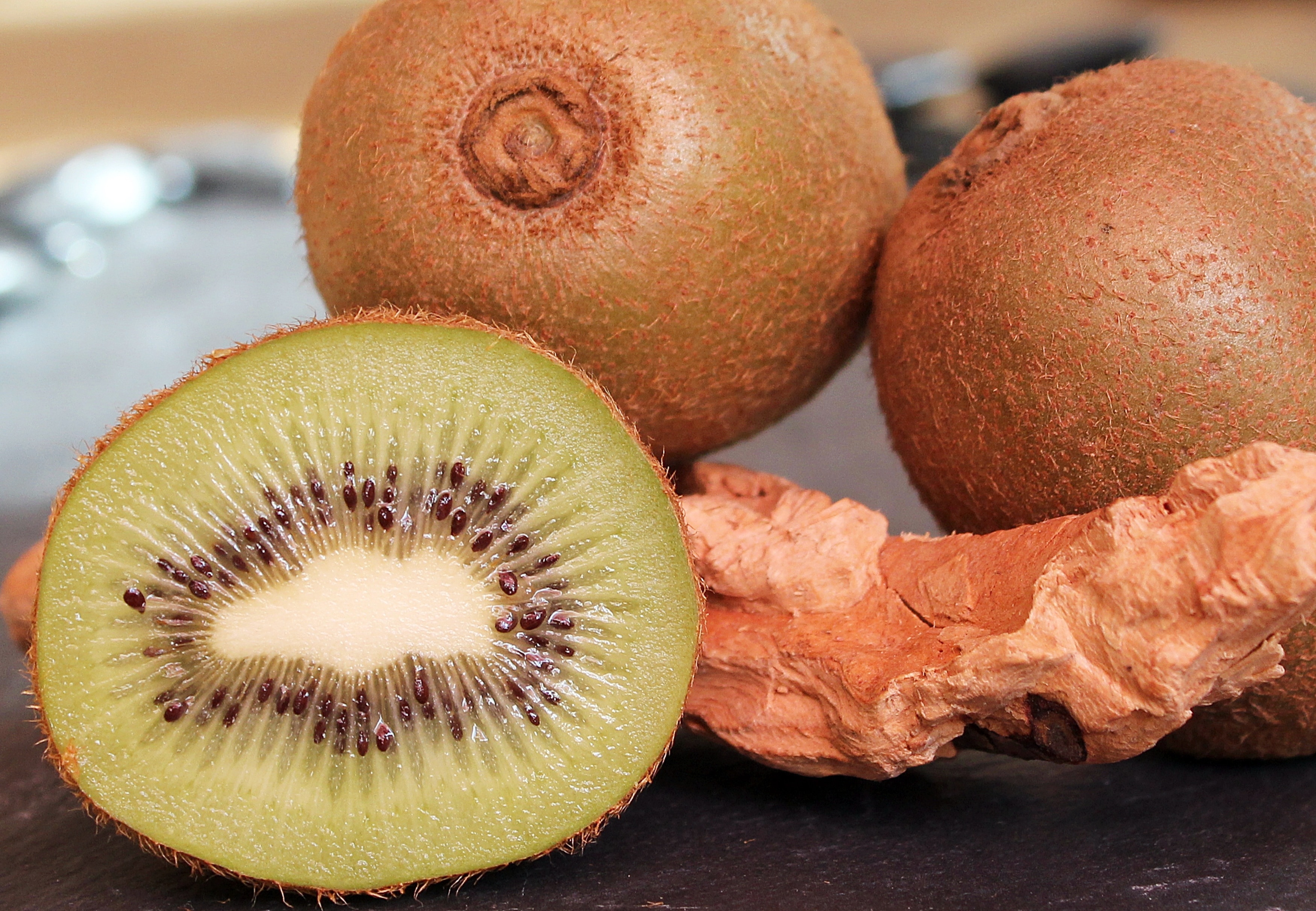 3 kiwi fruits