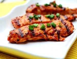 grilled chicken with onion spring toppings thumbnail