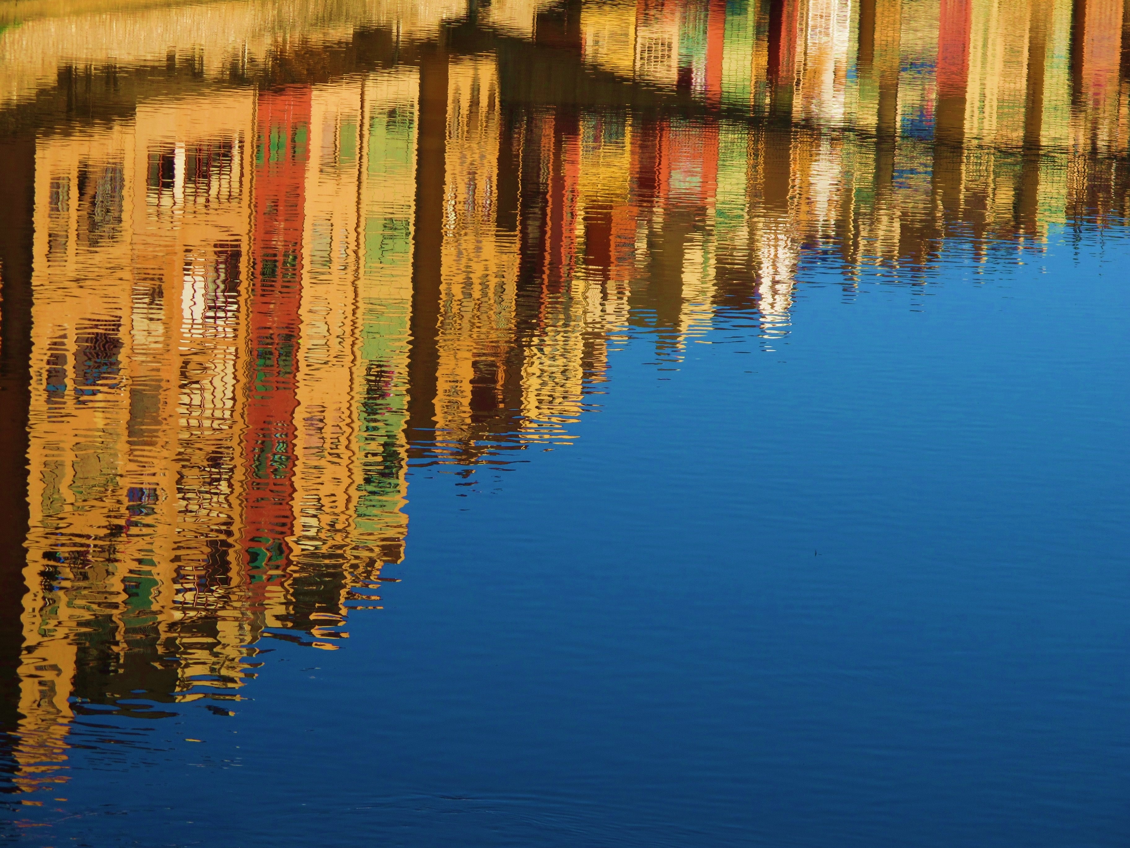 photography of reflectorize buildings on the wter