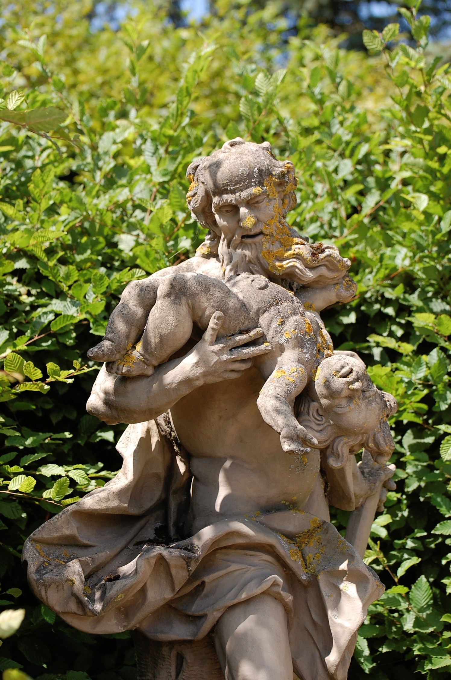 neptune statue