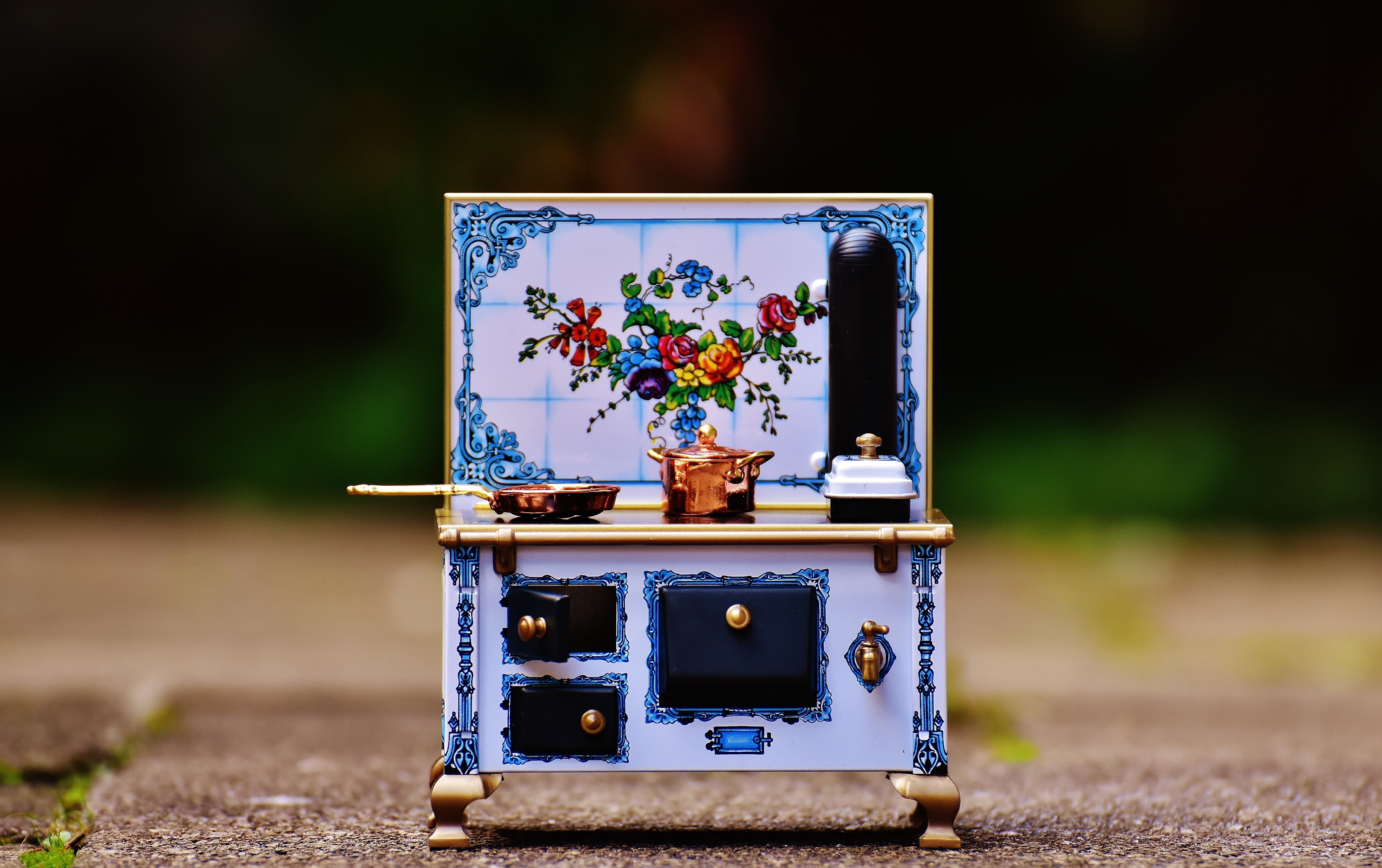 blue red and white floral miniature