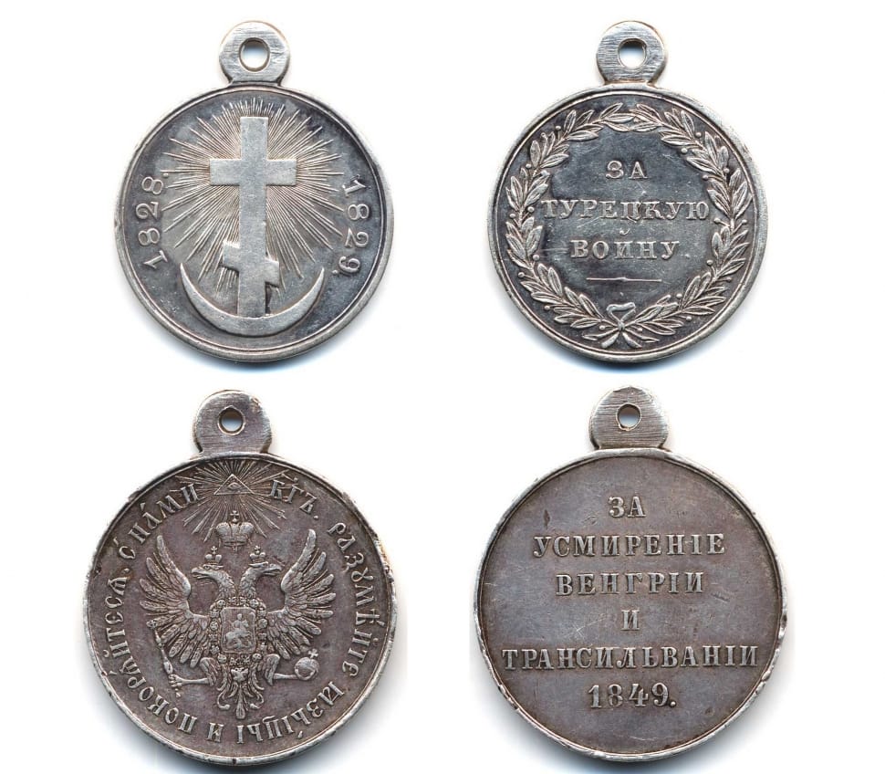4 silver round pendants preview