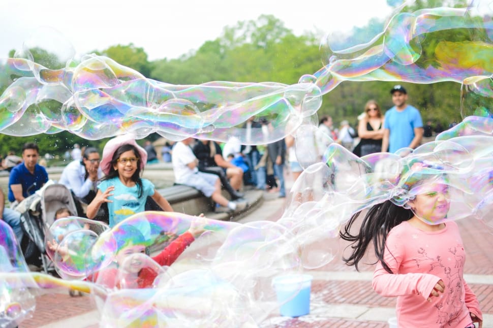 girl's playing bubbles preview