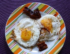 sunny sideup egg and fried bacon thumbnail