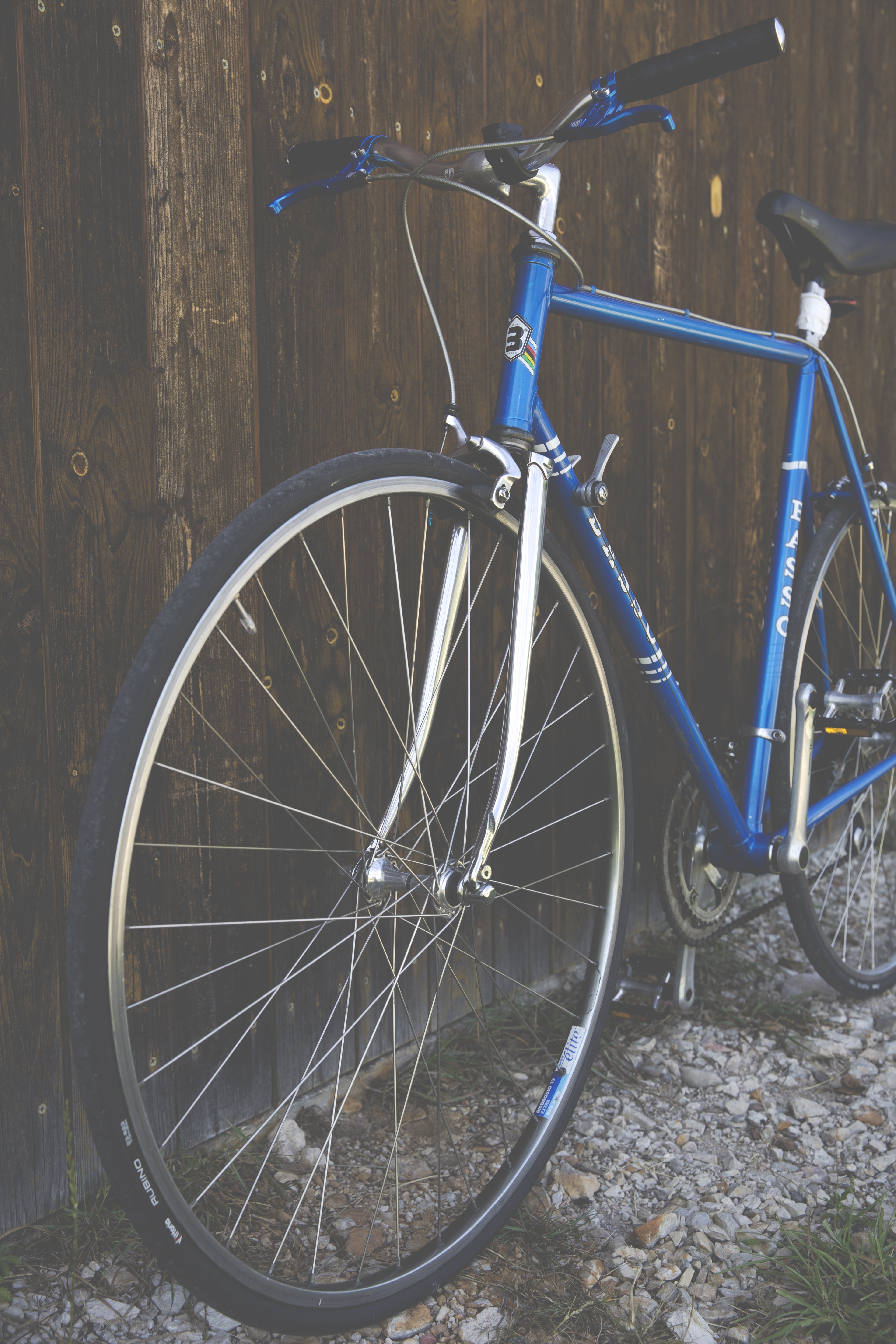 close up photo of blue rigid bike
