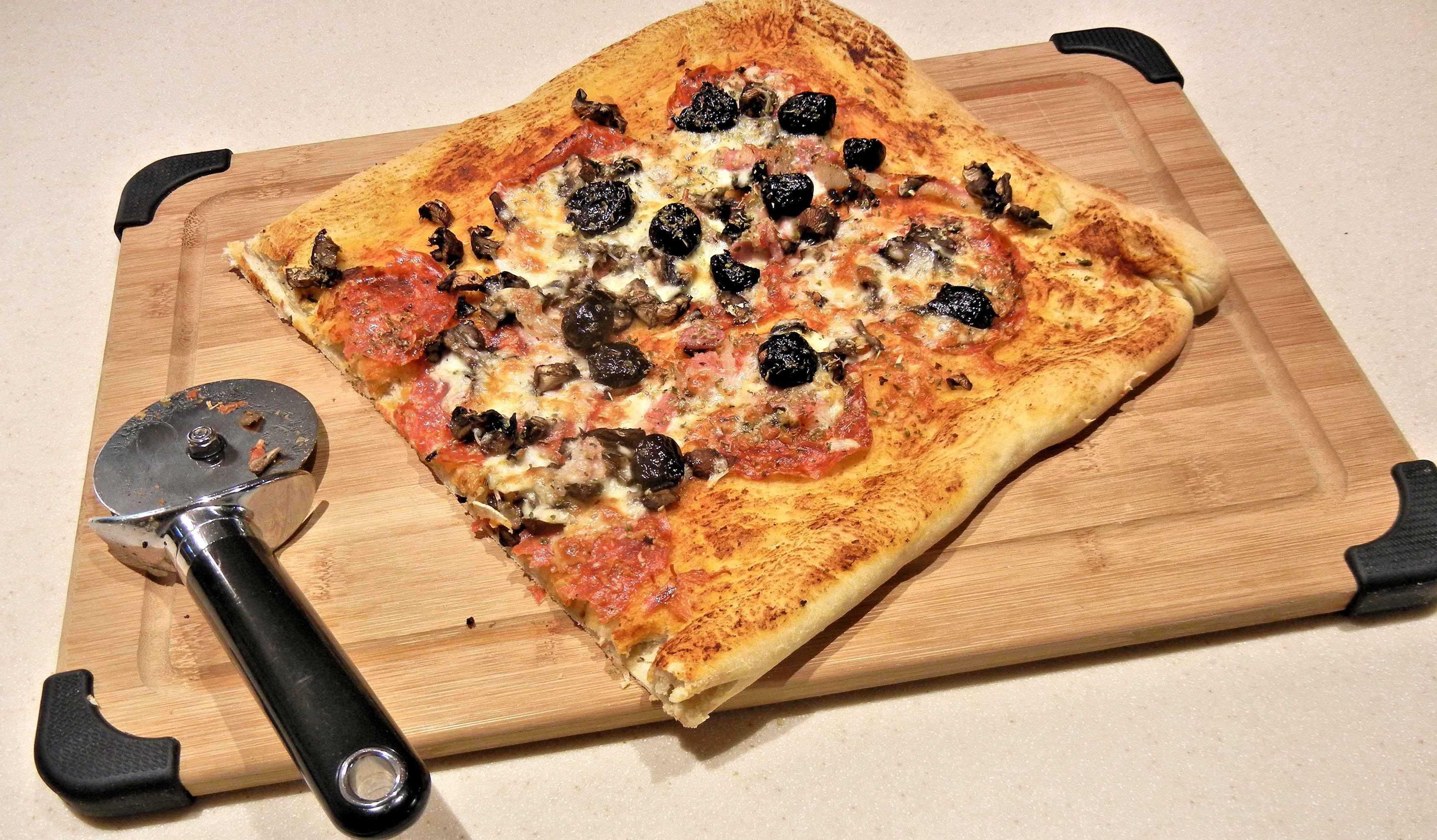 pizza, slicer and chopping board
