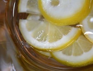 sliced lemon thumbnail