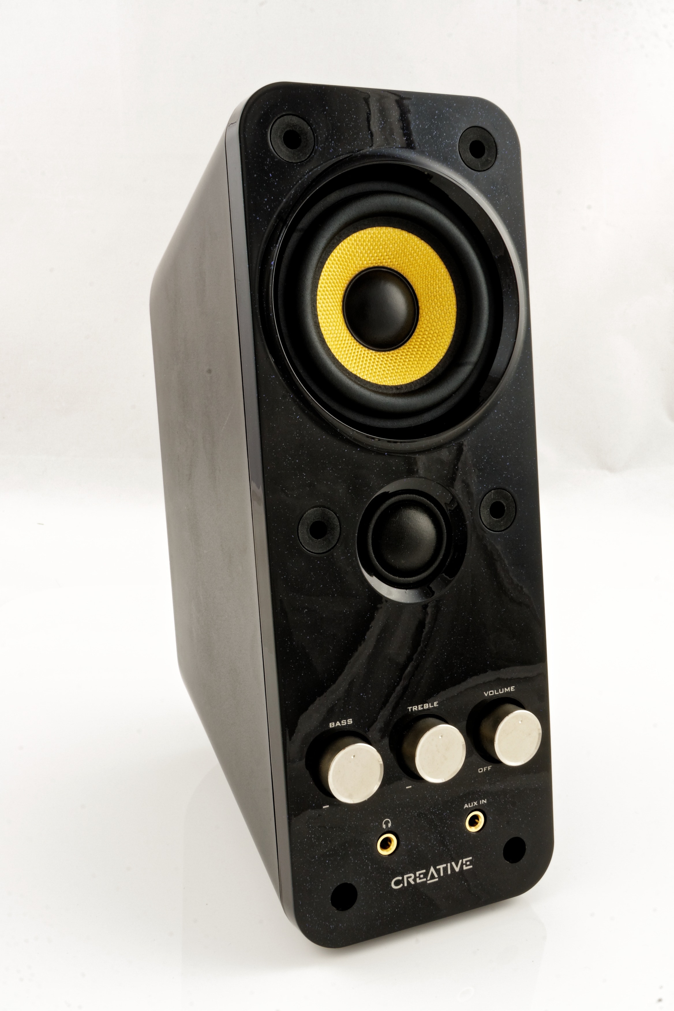 black creative rectangular speaker
