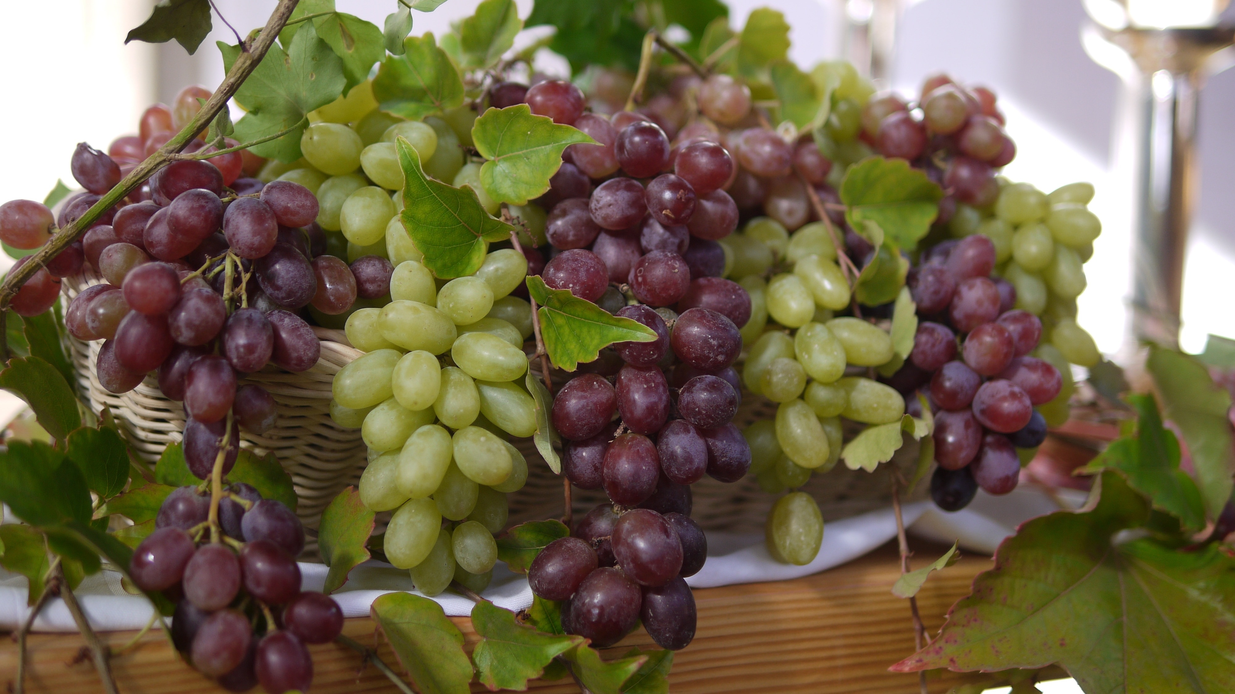 grapes and green grapes