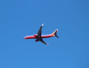 red and blue air plane thumbnail