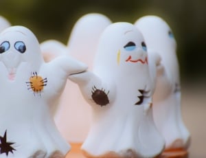 white ghosts figurines thumbnail