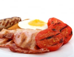 bacon sliced tomatoes and egg thumbnail