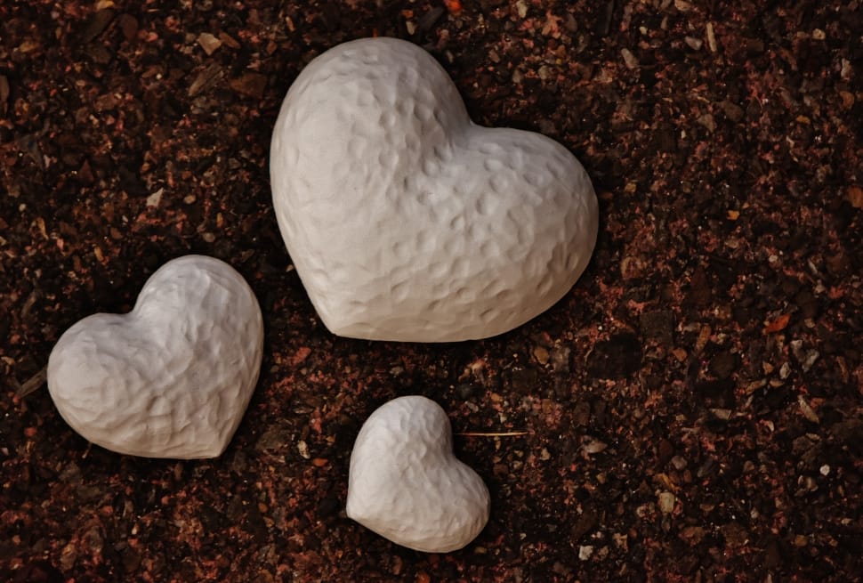 3 ceramic heart decor preview