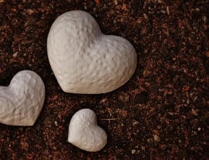 3 ceramic heart decor thumbnail