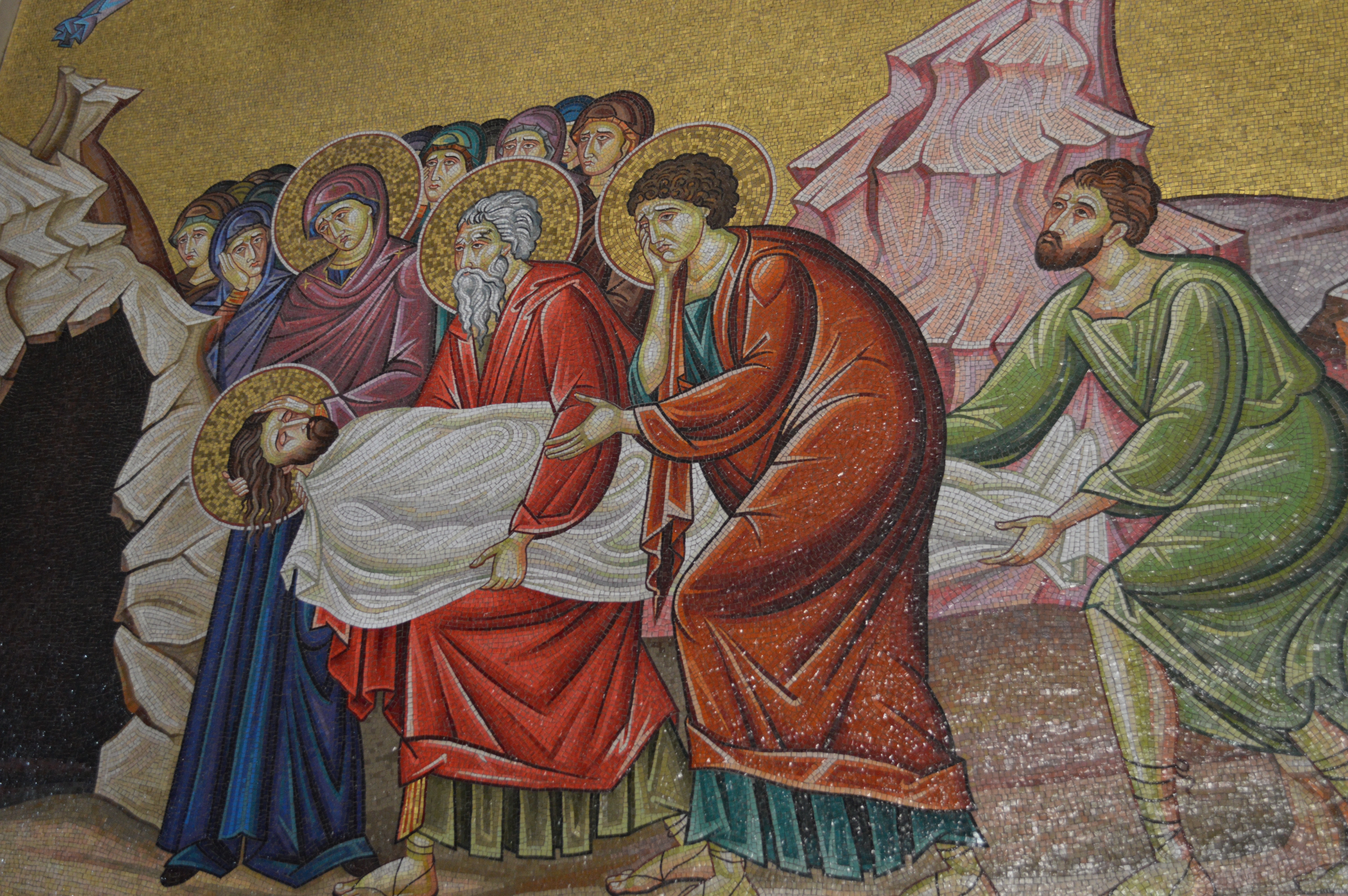 died Jesus carried by His apostles and Mama Mary
