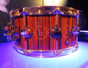 brown and stainless steel snare drum thumbnail